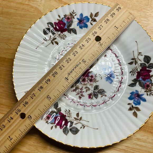 Rose Bouquet by Royal Tara Rose Bread & Butter Plate Pre-Owned - Picture 3 of 4